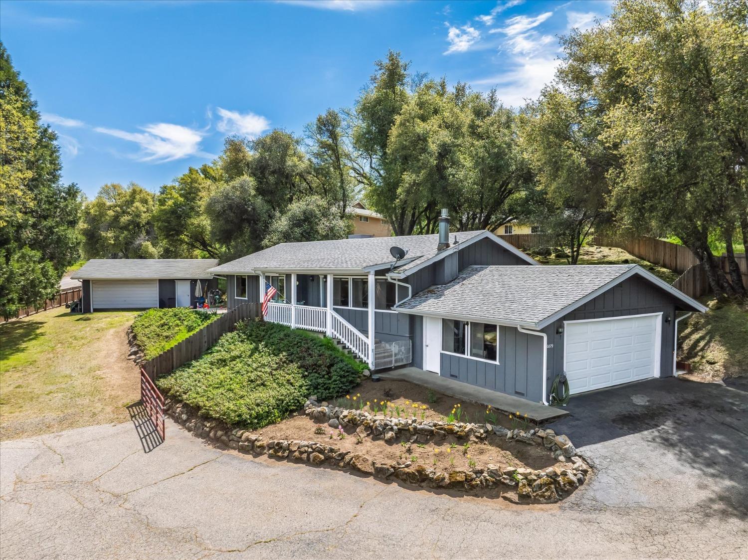 40879 GoldsideDr, Oakhurst, CA 93644