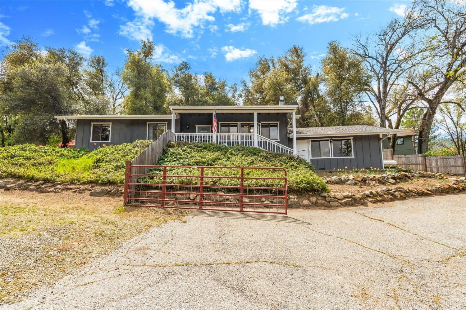 40879 GoldsideDr, Oakhurst, CA 93644