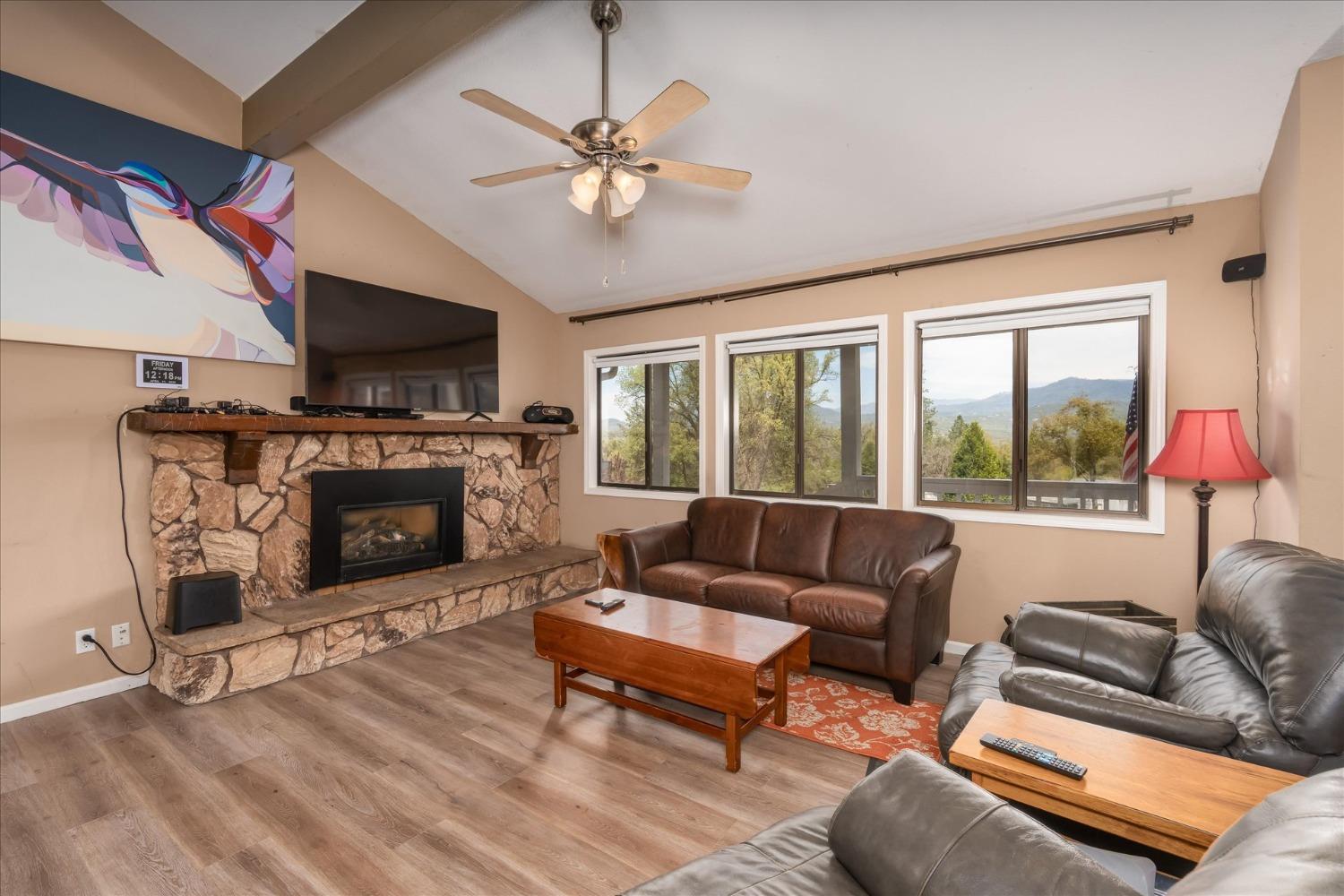 40879 GoldsideDr, Oakhurst, CA 93644