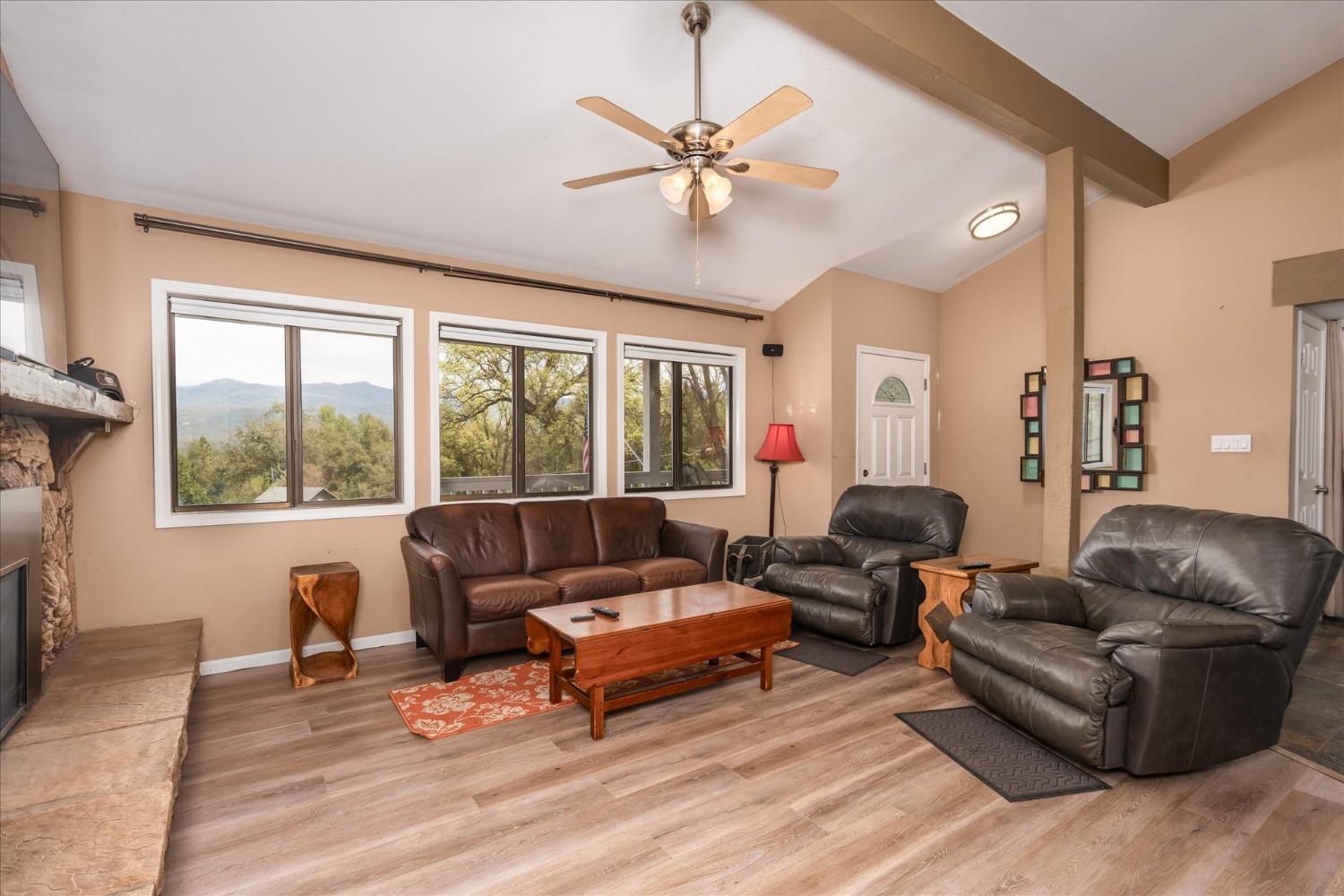 40879 GoldsideDr, Oakhurst, CA 93644