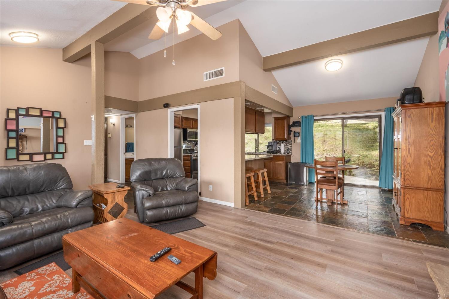 40879 GoldsideDr, Oakhurst, CA 93644