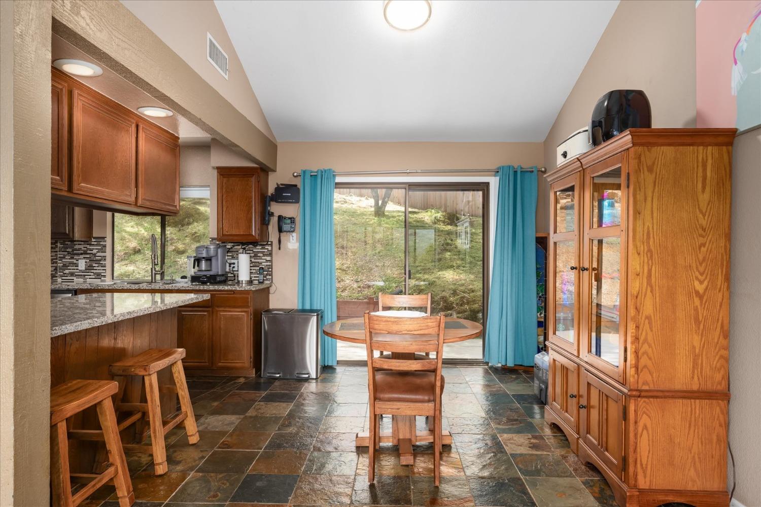 40879 GoldsideDr, Oakhurst, CA 93644