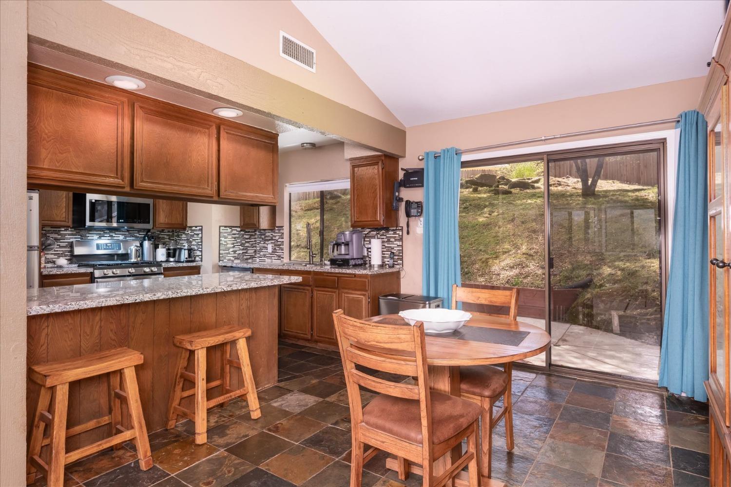 40879 GoldsideDr, Oakhurst, CA 93644
