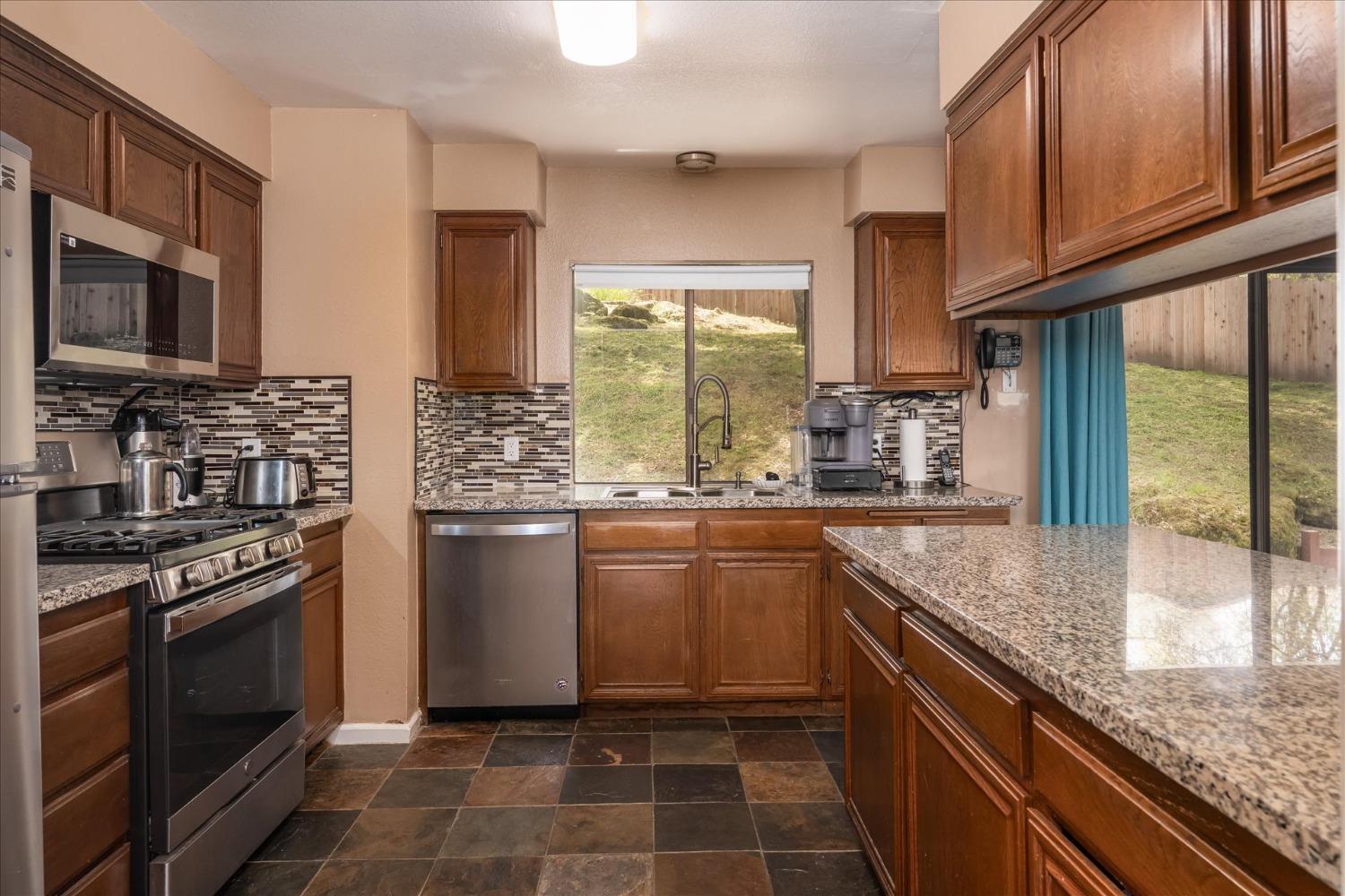 40879 GoldsideDr, Oakhurst, CA 93644