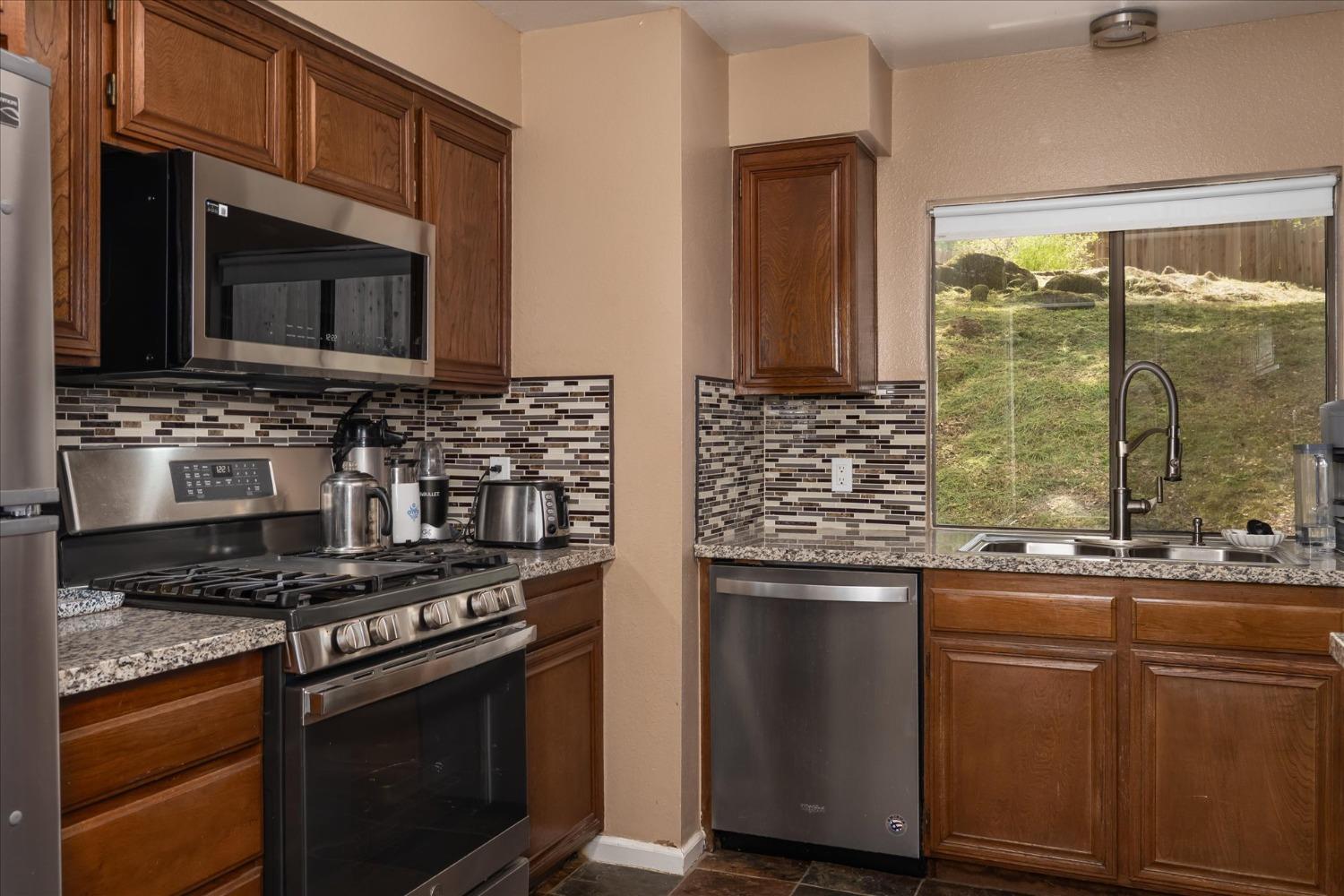 40879 GoldsideDr, Oakhurst, CA 93644
