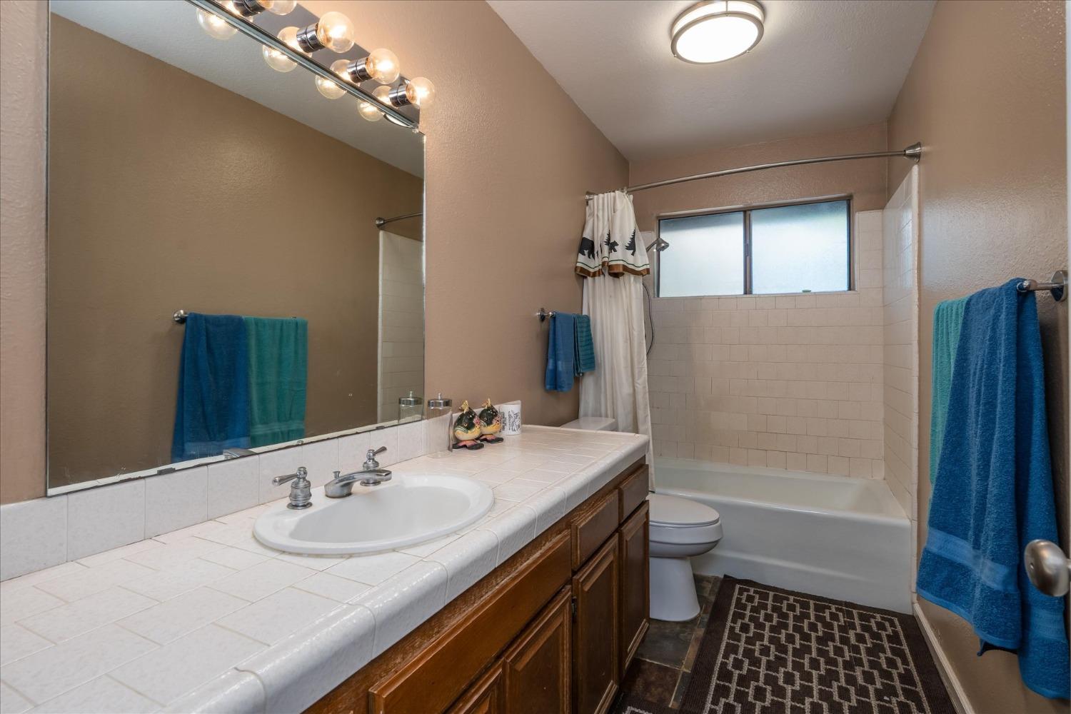 40879 GoldsideDr, Oakhurst, CA 93644