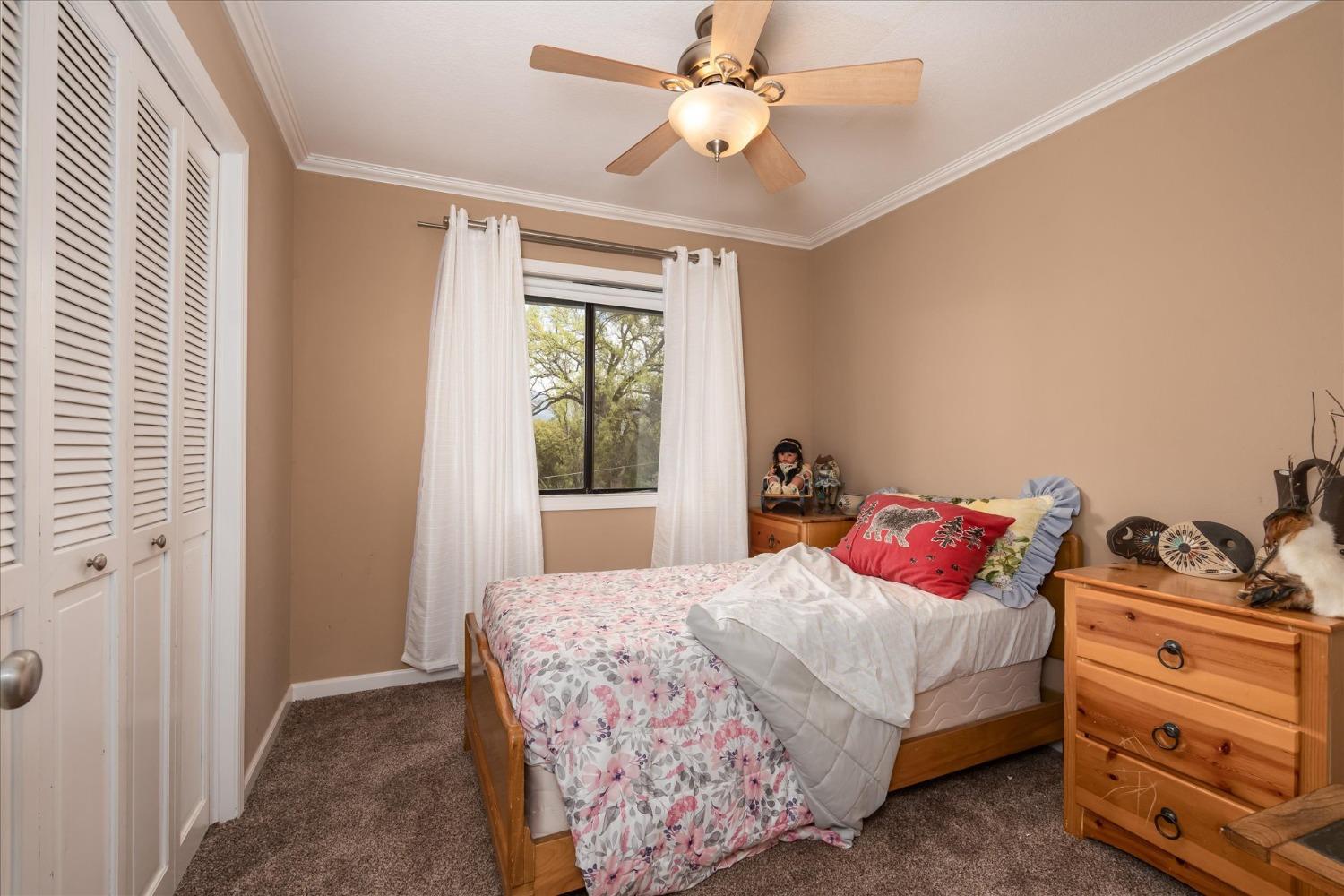 40879 GoldsideDr, Oakhurst, CA 93644