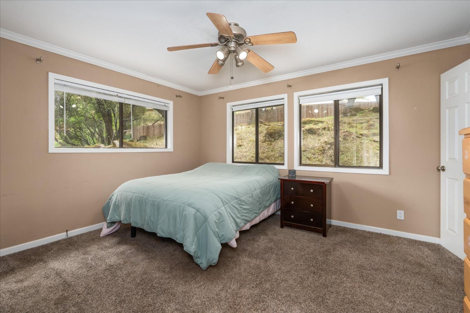 40879 GoldsideDr, Oakhurst, CA 93644