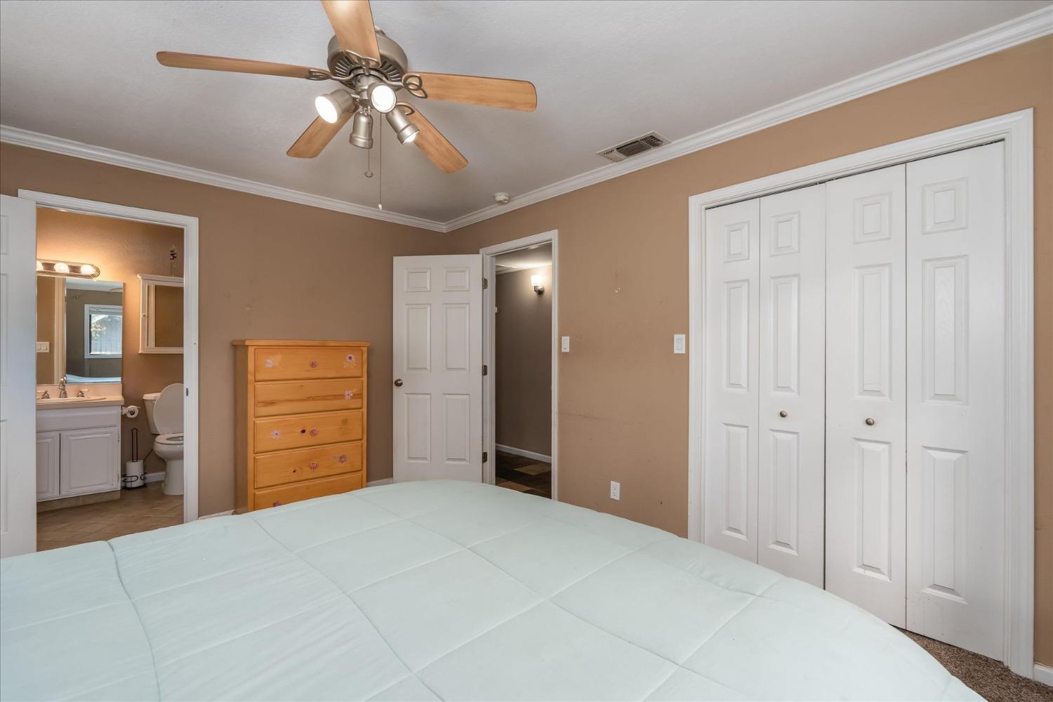 40879 GoldsideDr, Oakhurst, CA 93644