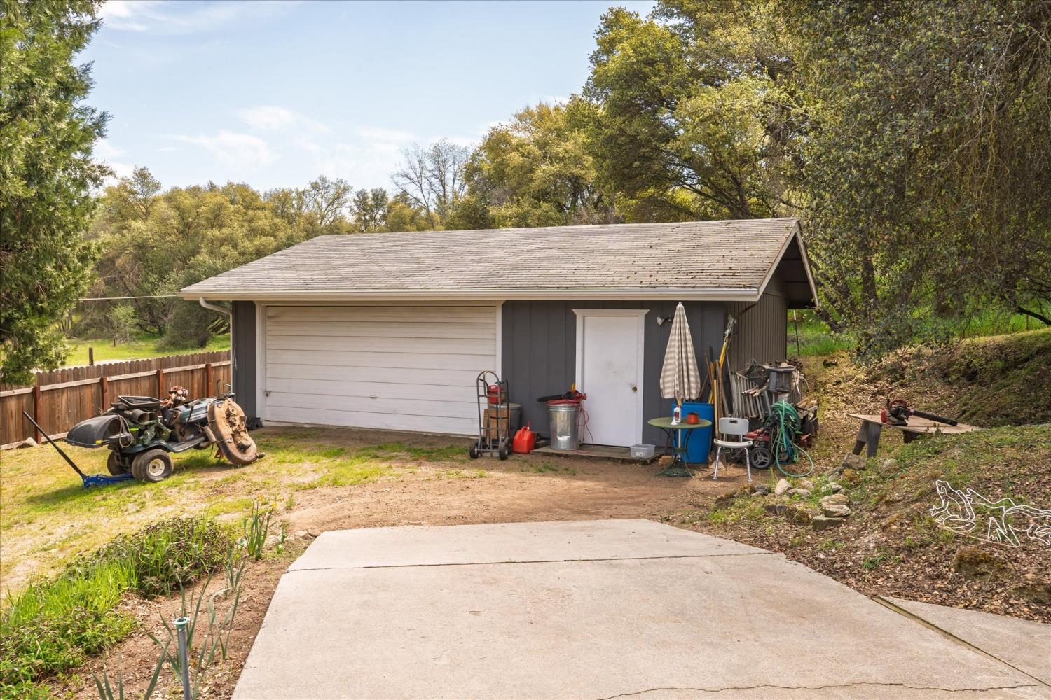 40879 GoldsideDr, Oakhurst, CA 93644