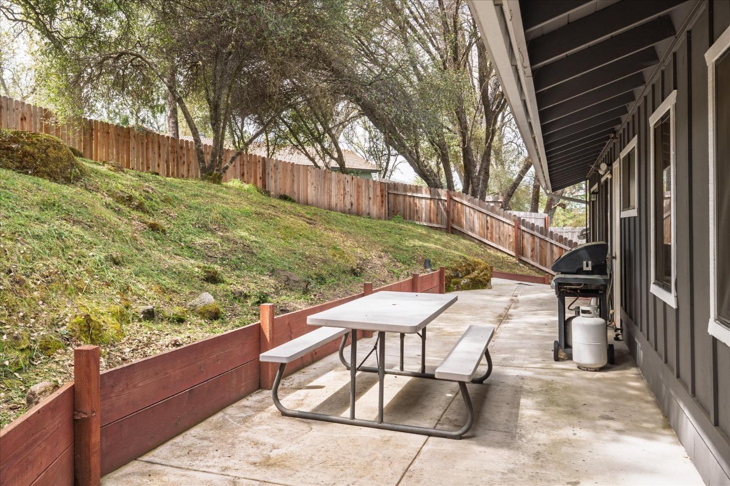 40879 GoldsideDr, Oakhurst, CA 93644