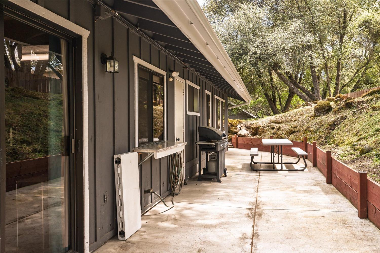 40879 GoldsideDr, Oakhurst, CA 93644