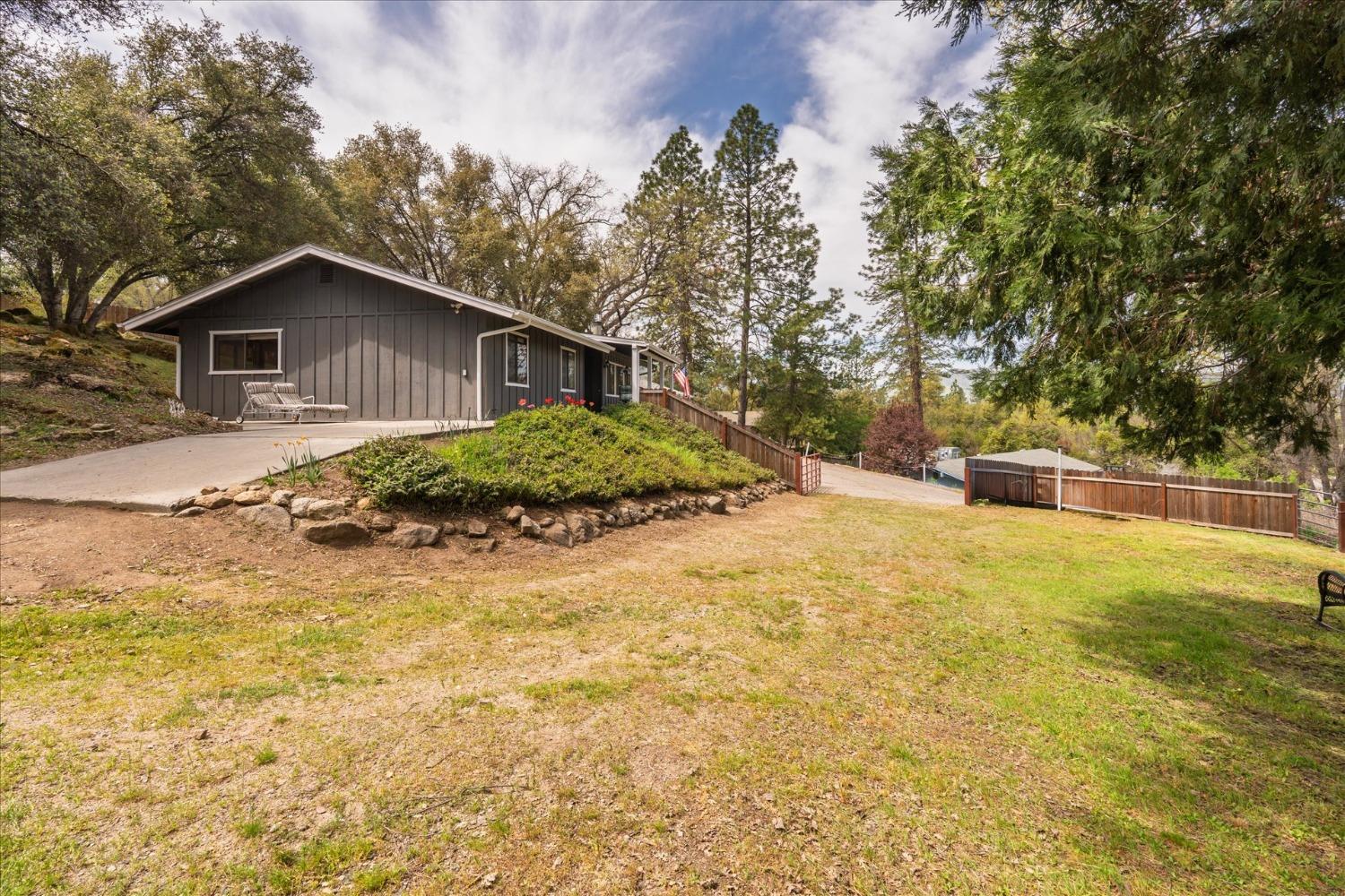 40879 GoldsideDr, Oakhurst, CA 93644