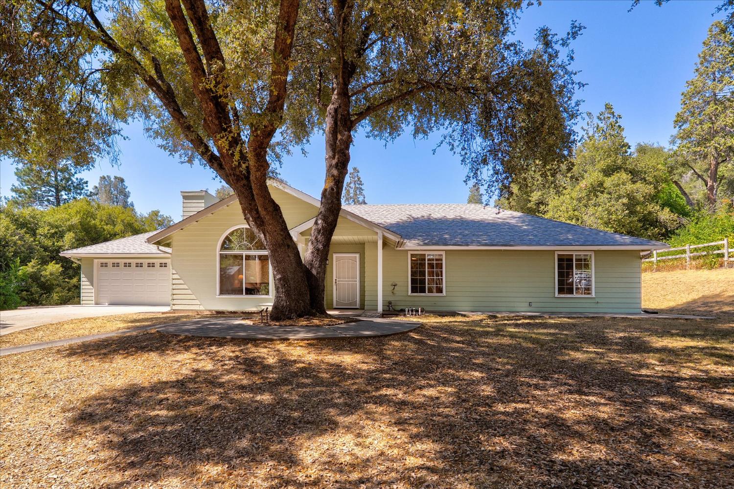 51765 Ponderosa Way, Oakhurst, CA 93644