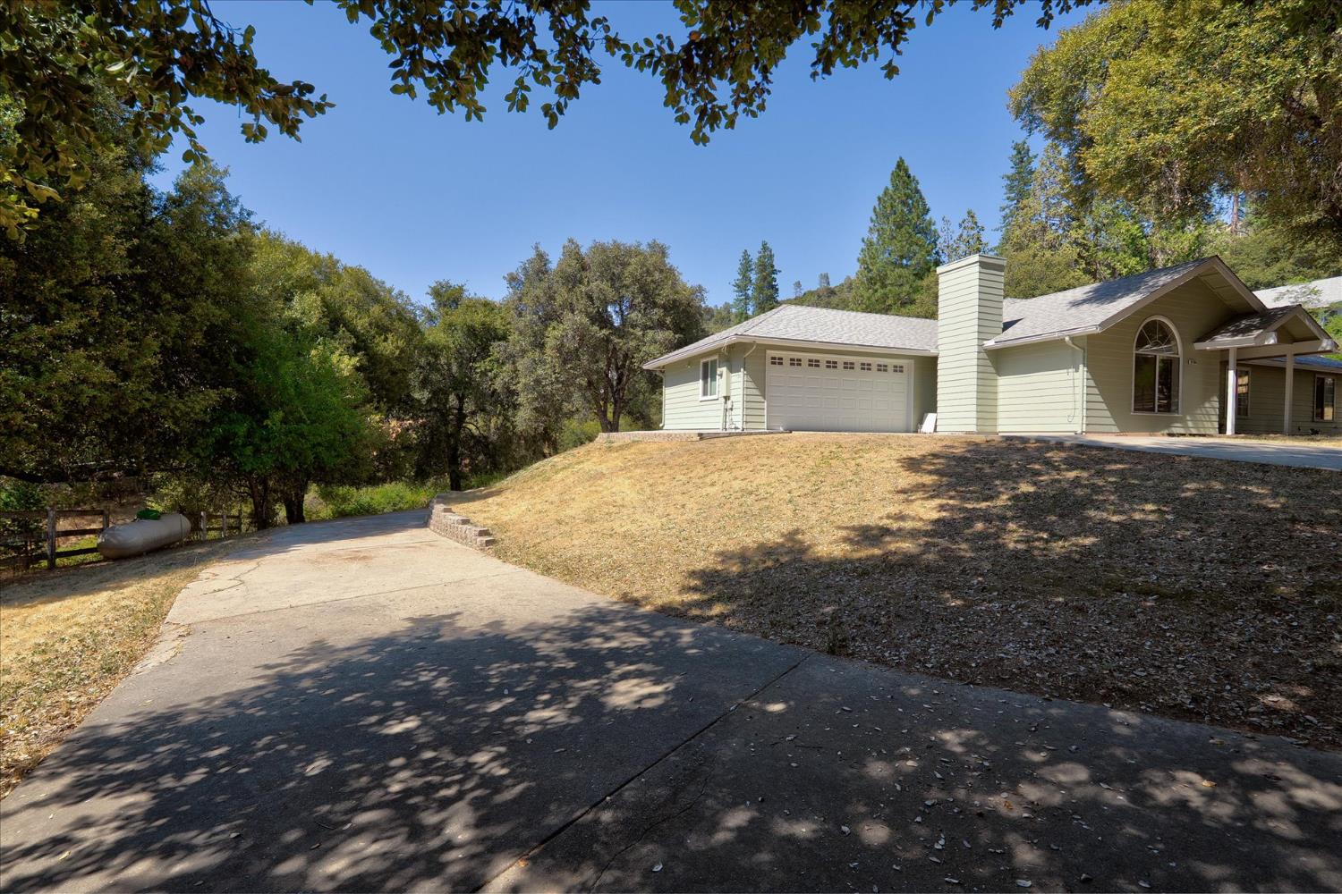51765 Ponderosa Way, Oakhurst, CA 93644