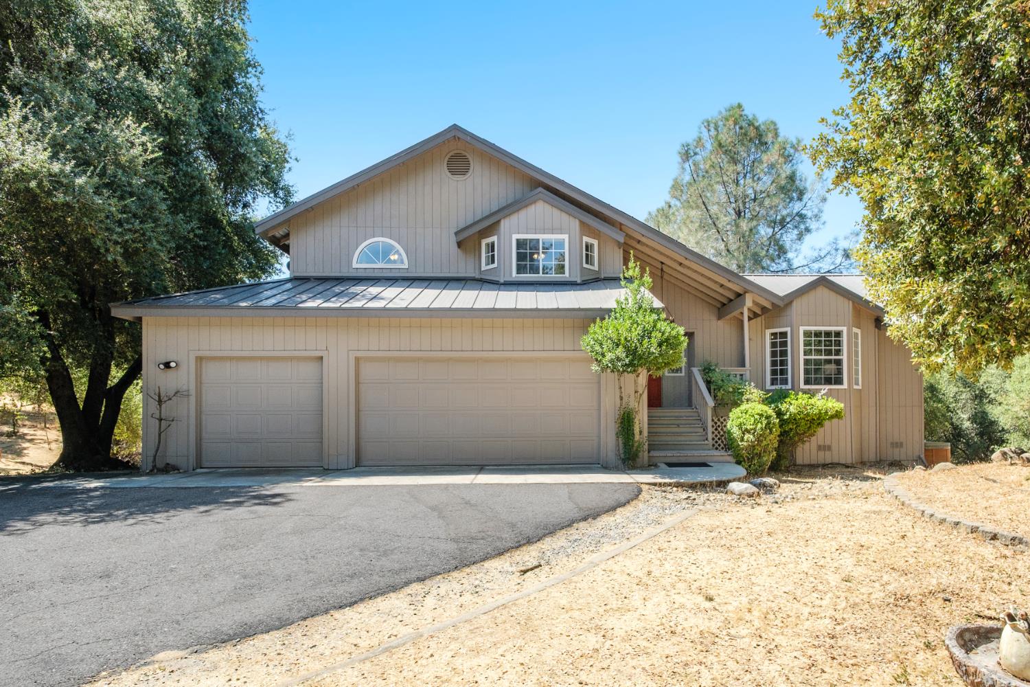 39301 Moonray Ln, Oakhurst, CA 93644
