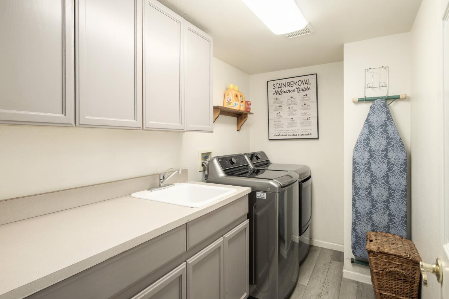 39301 Moonray Ln, Oakhurst, CA 93644