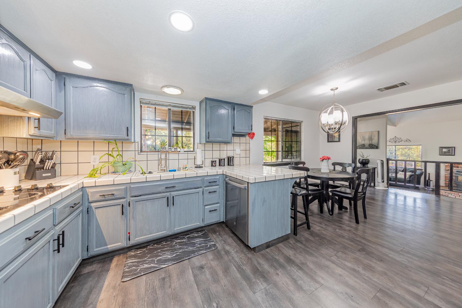 50705 Pineview Ct, Oakhurst, CA 93644