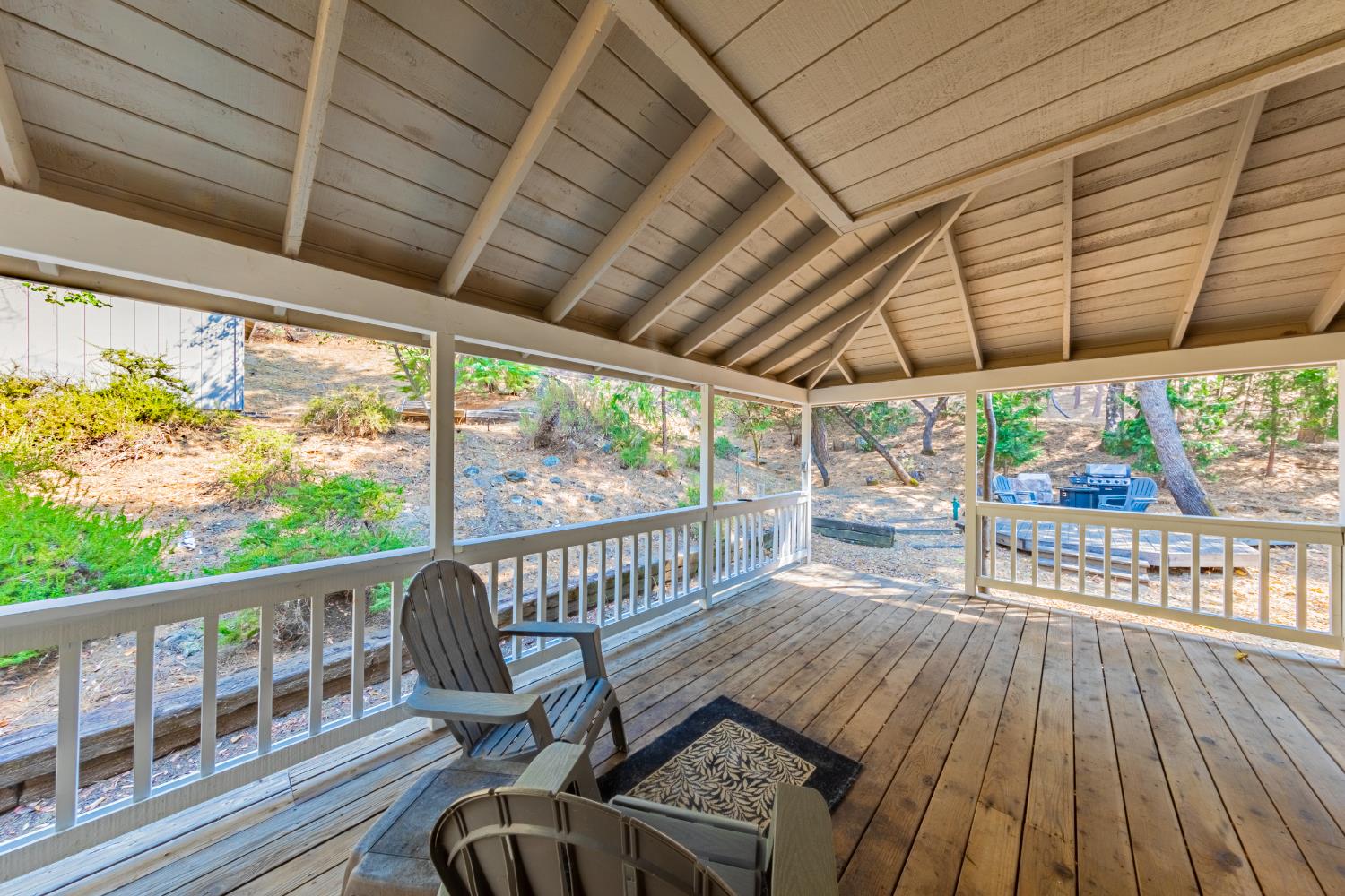50705 Pineview Ct, Oakhurst, CA 93644
