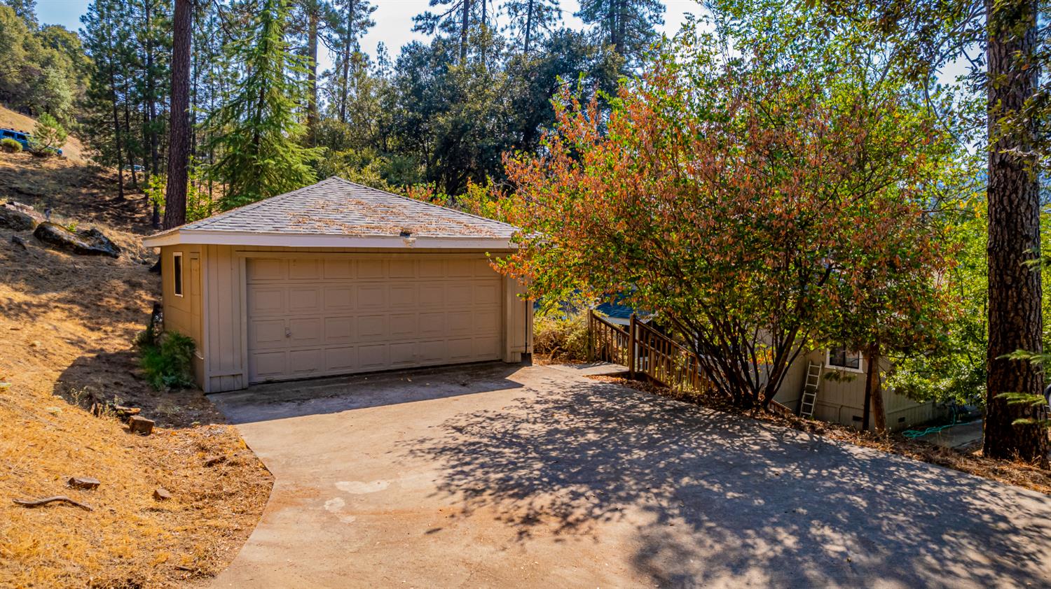 50705 Pineview Ct, Oakhurst, CA 93644