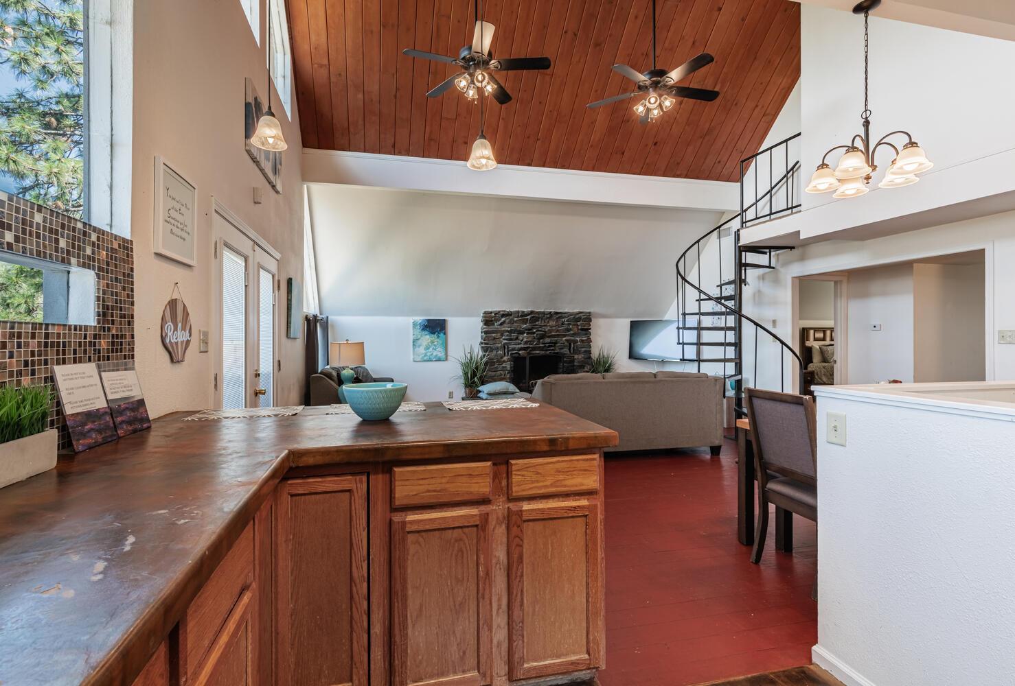 42492 Buckeye Rd, Oakhurst, CA 93644