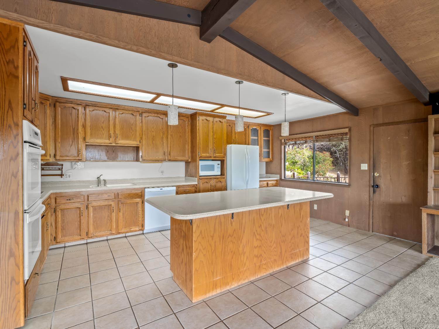 43044 Country Club Dr W, Oakhurst, CA 93644