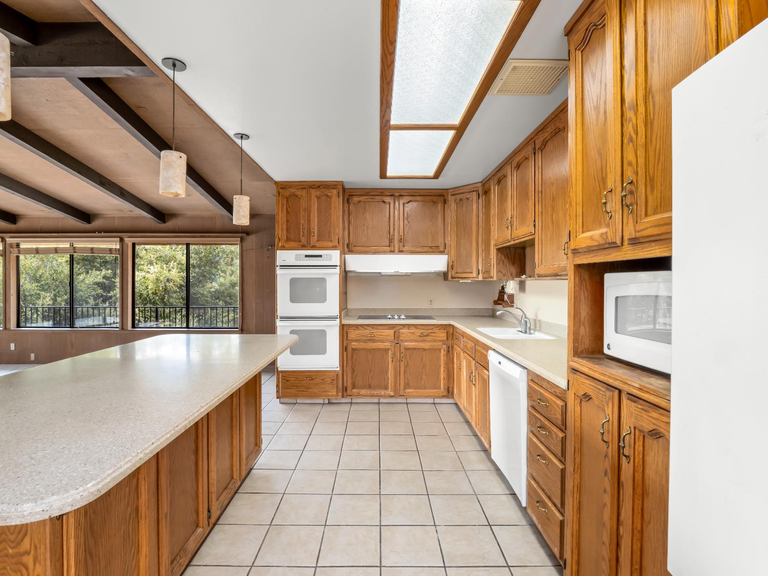 43044 Country Club Dr W, Oakhurst, CA 93644