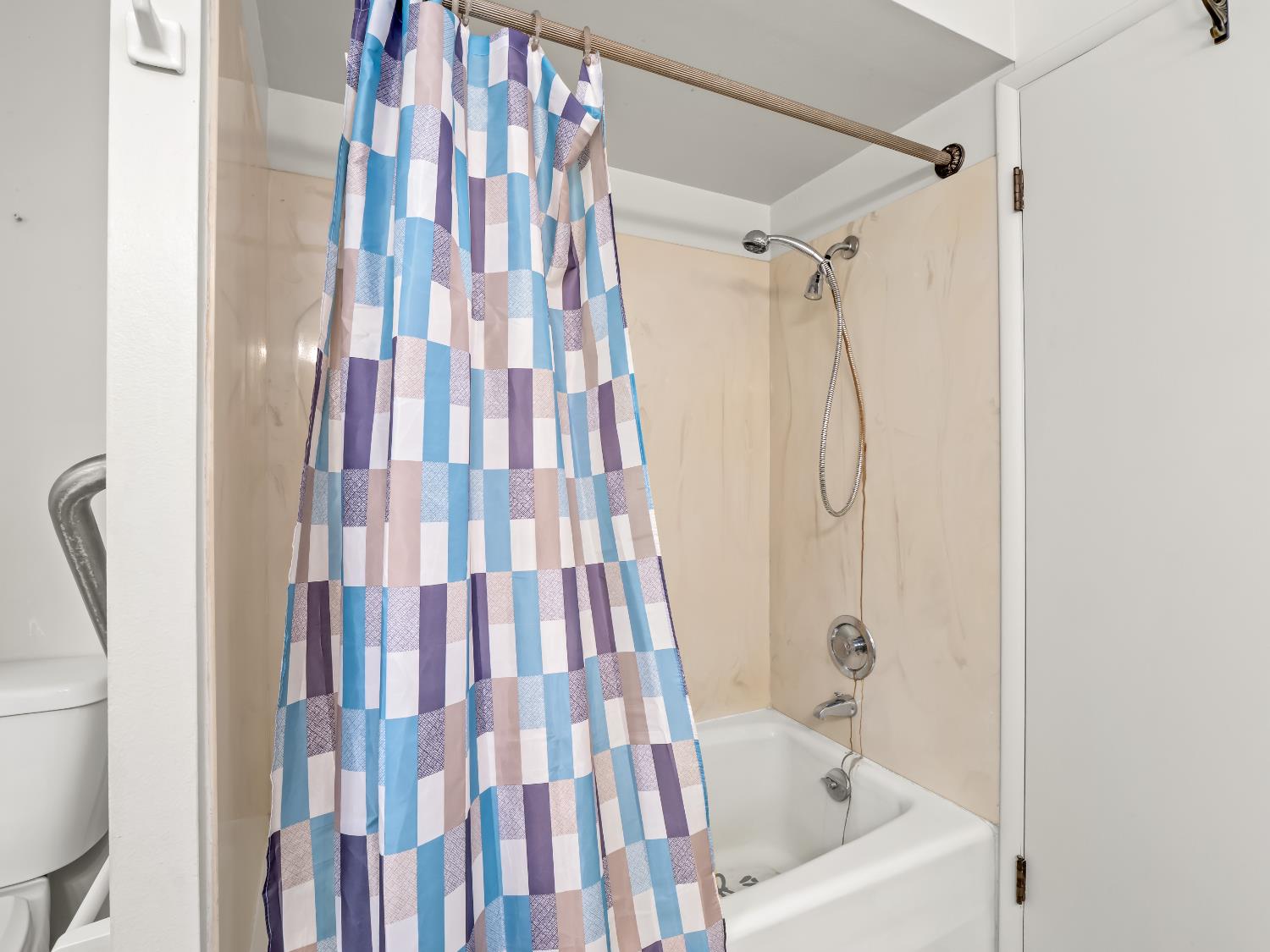 43044 Country Club Dr W, Oakhurst, CA 93644