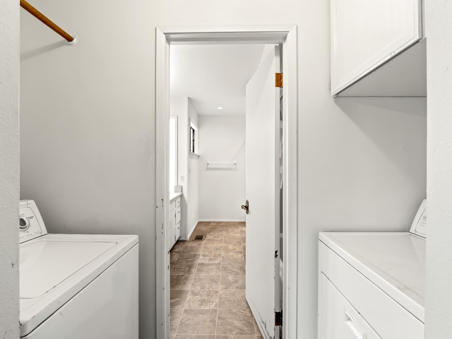 43044 Country Club Dr W, Oakhurst, CA 93644