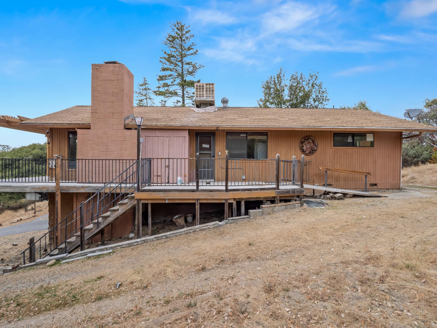 43044 Country Club Dr W, Oakhurst, CA 93644