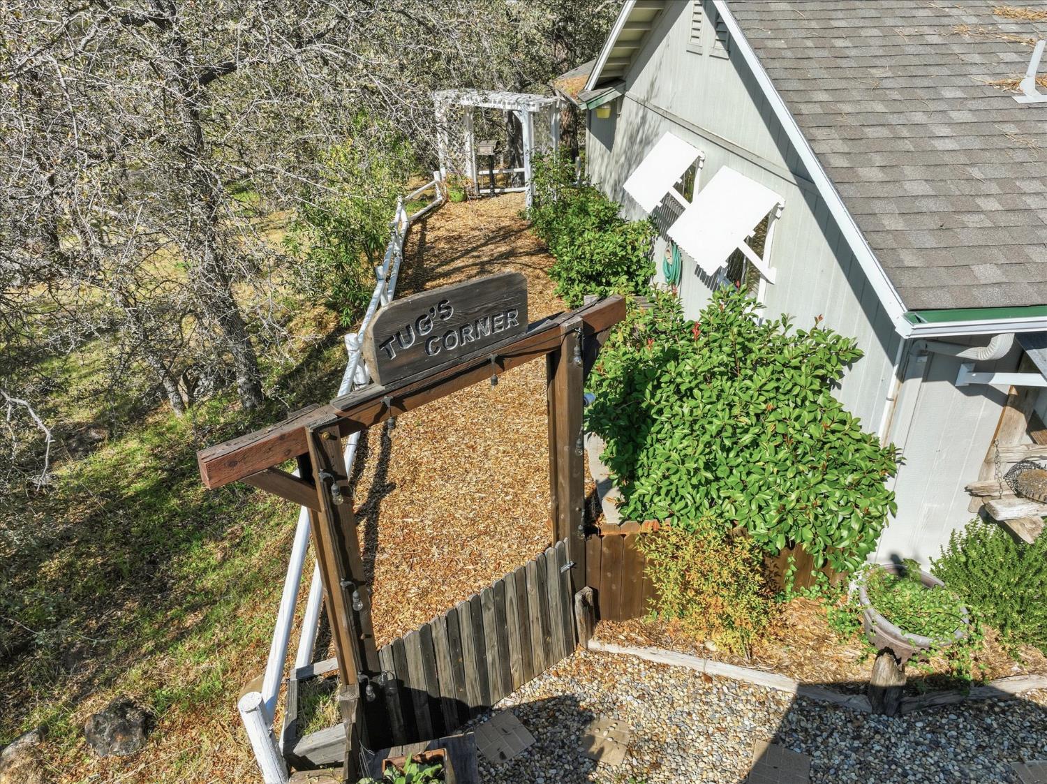 32583 River Knolls Rd, Coarsegold, CA 93614