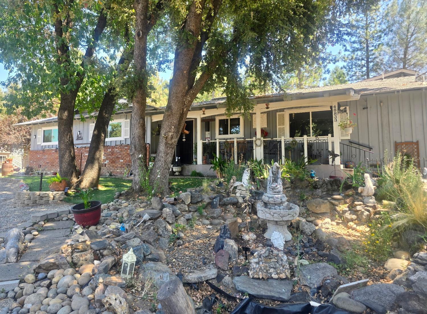 48833 Rock Point Rd, Oakhurst, CA 93644
