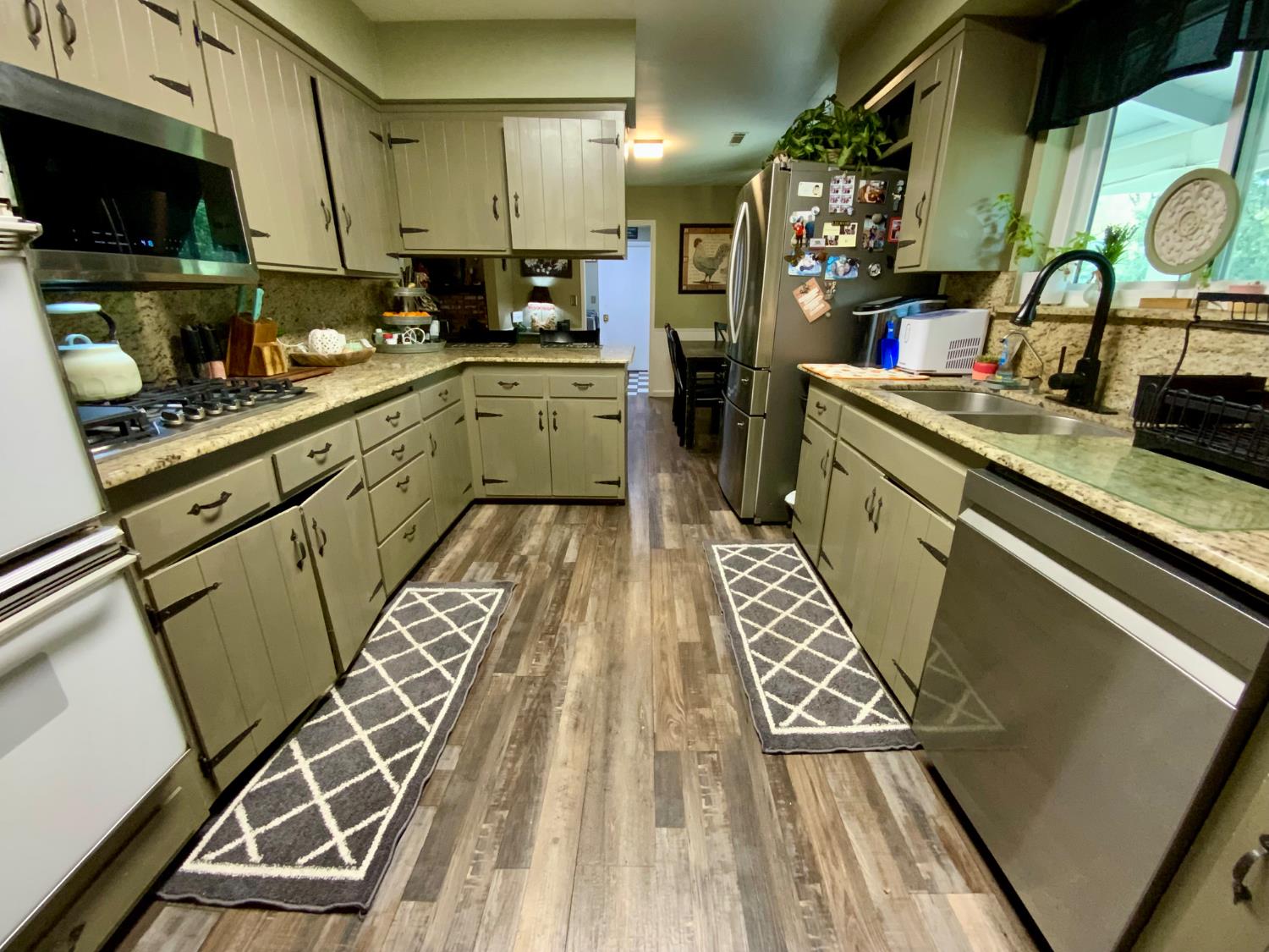 48833 Rock Point Rd, Oakhurst, CA 93644