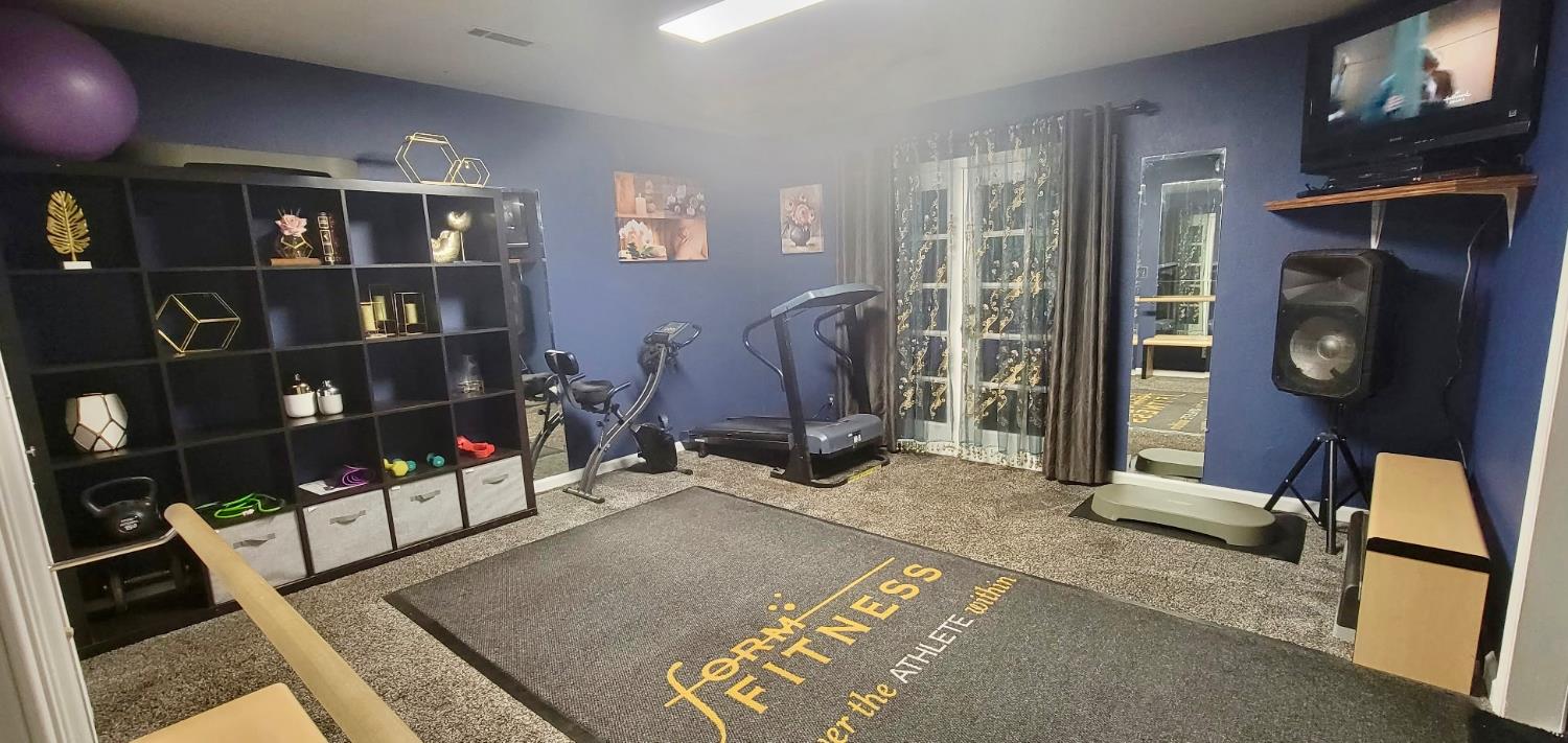 48833 Rock Point Rd, Oakhurst, CA 93644