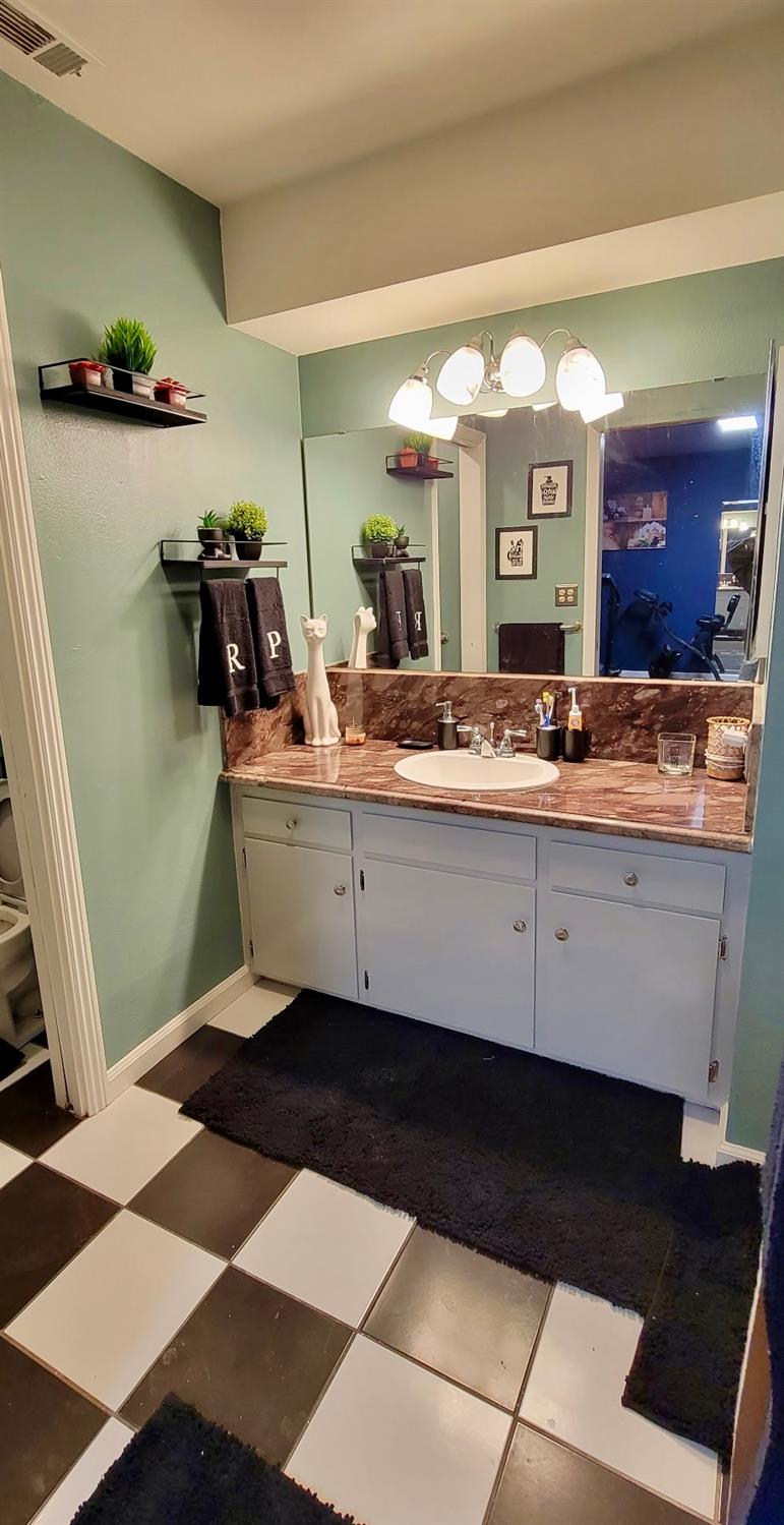 48833 Rock Point Rd, Oakhurst, CA 93644