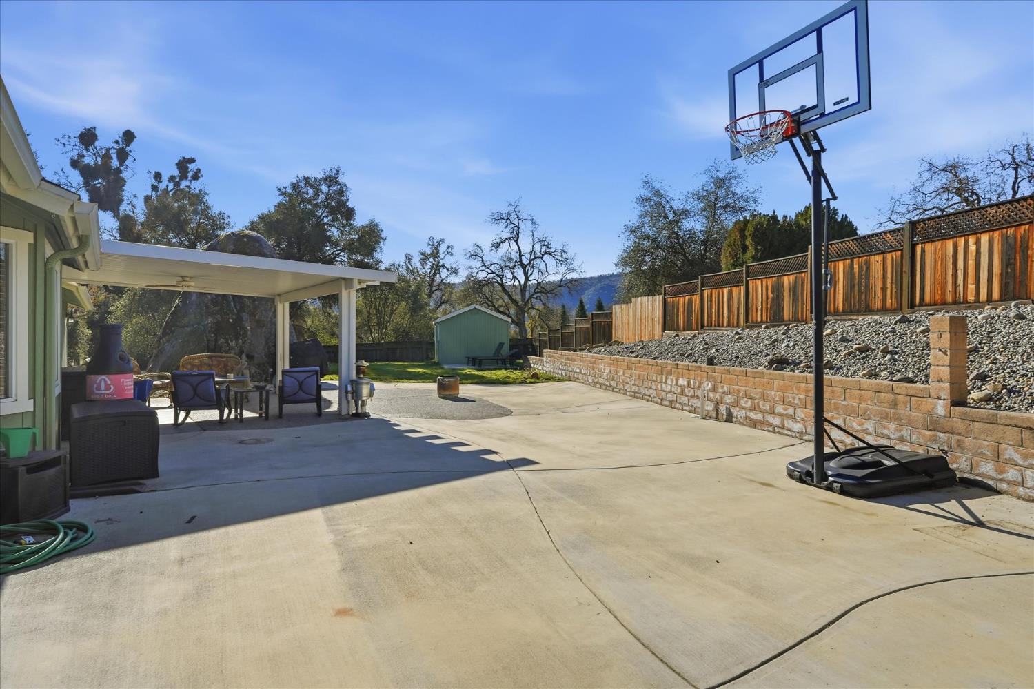 45464 Dillon Dr, Ahwahnee, CA 93601