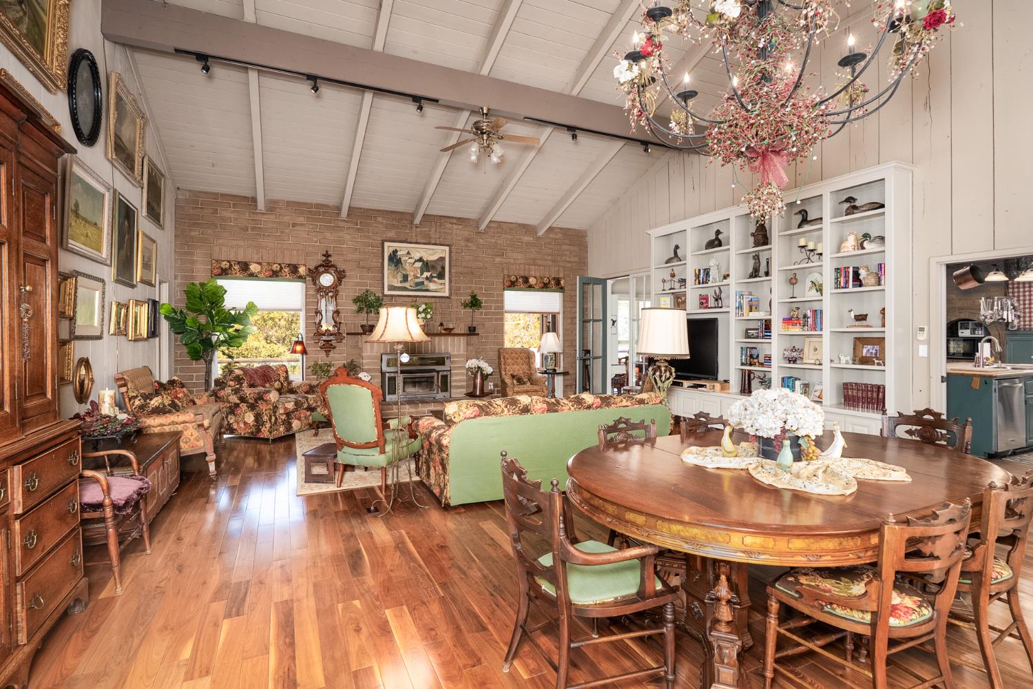 52038 Road 426, Oakhurst, CA 93644