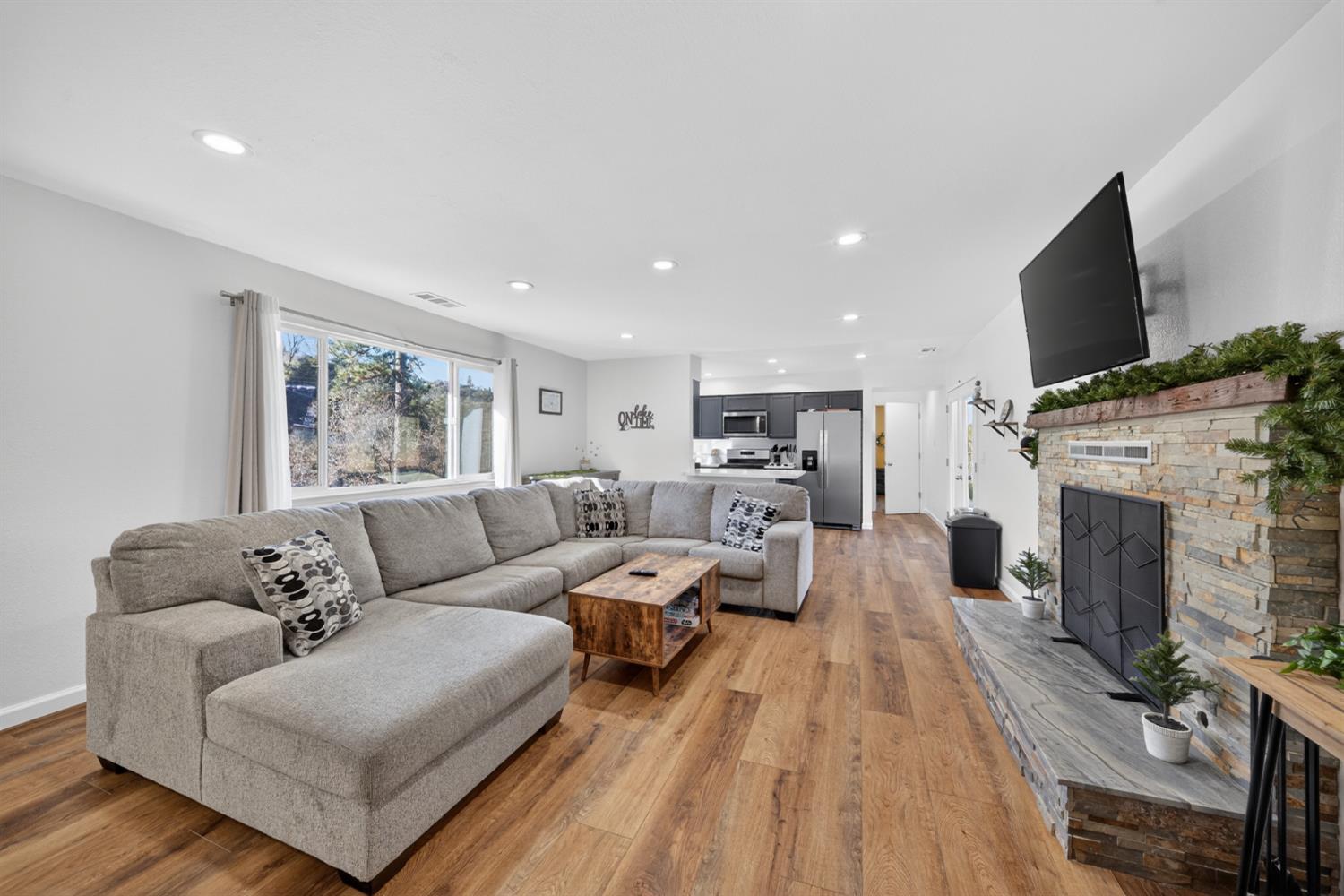 41987 Crass Dr, Oakhurst, CA 93644