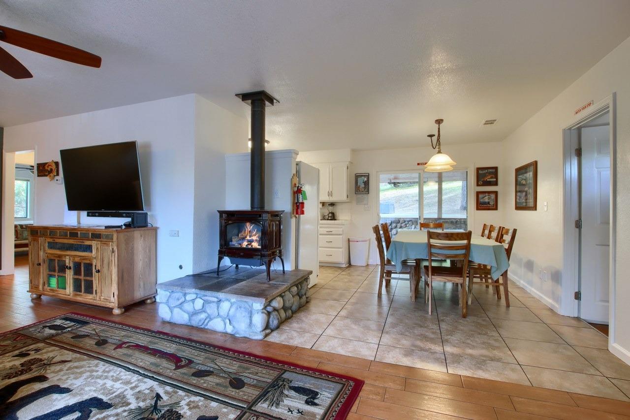 42583 Shady Ln, Oakhurst, CA 93644