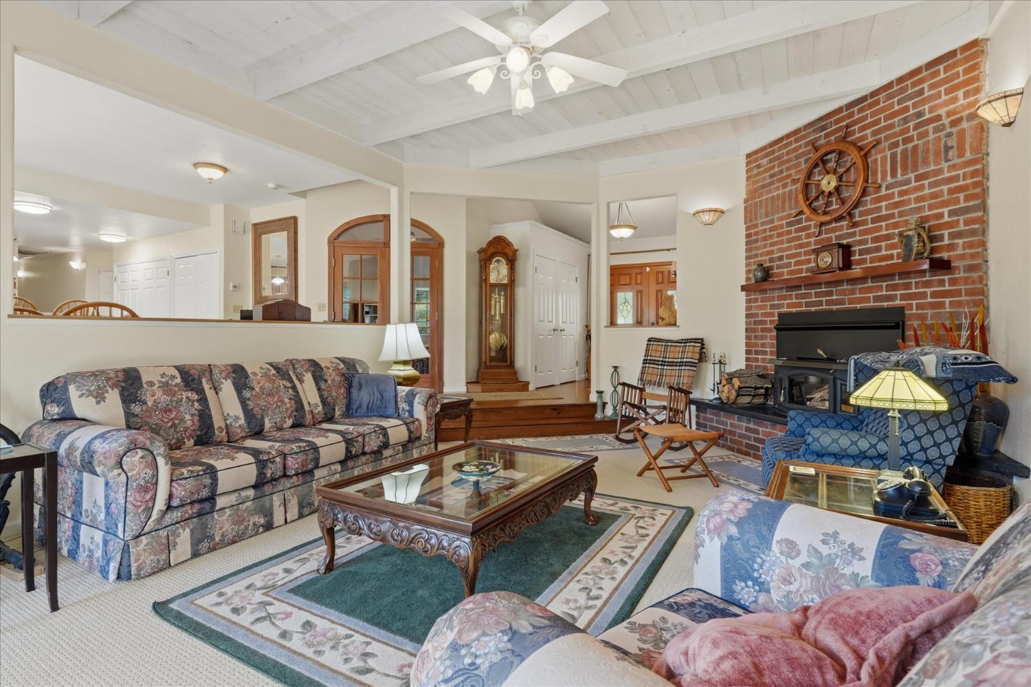 39309 Forest Park Ln, Oakhurst, CA 93644