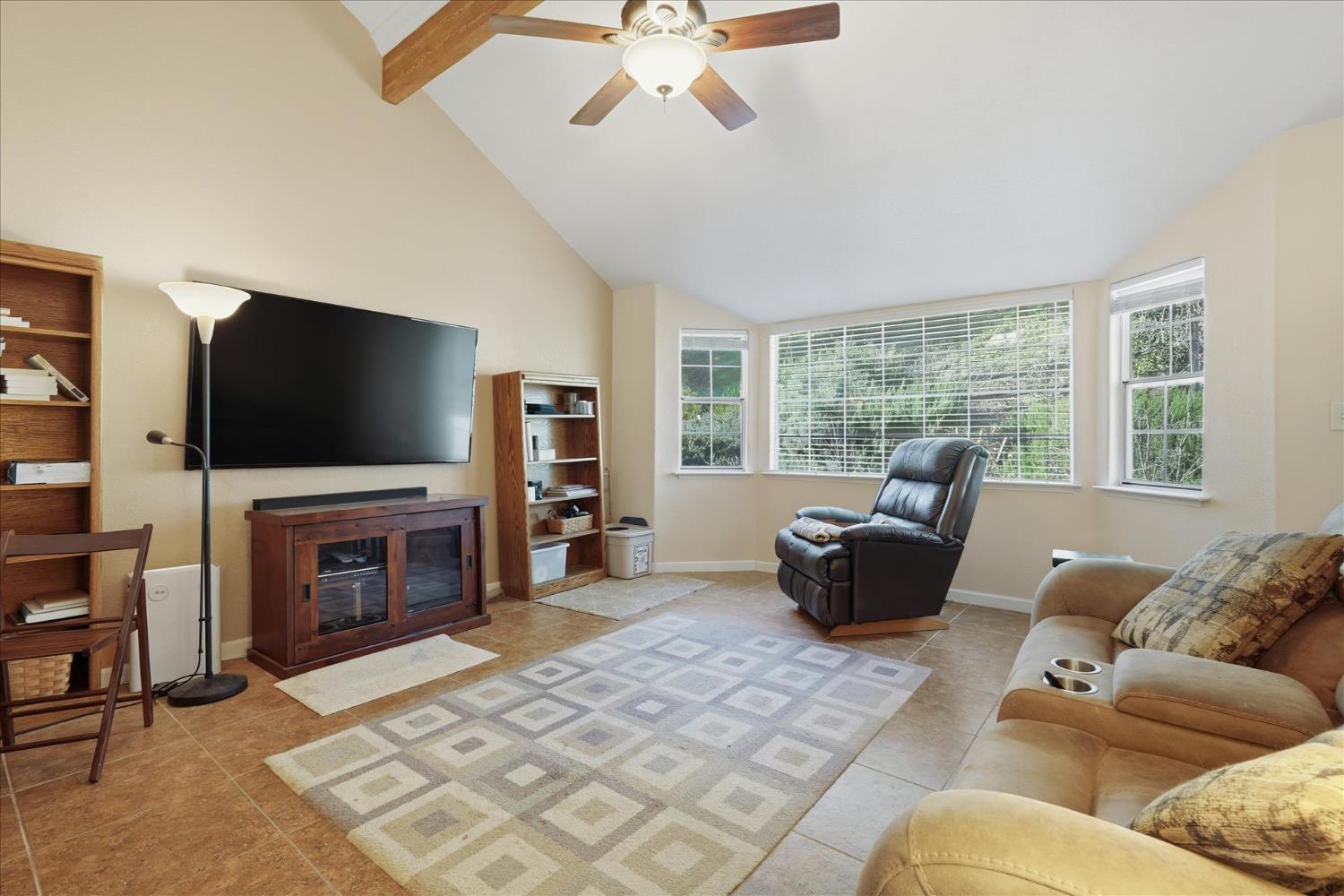 39309 Forest Park Ln, Oakhurst, CA 93644