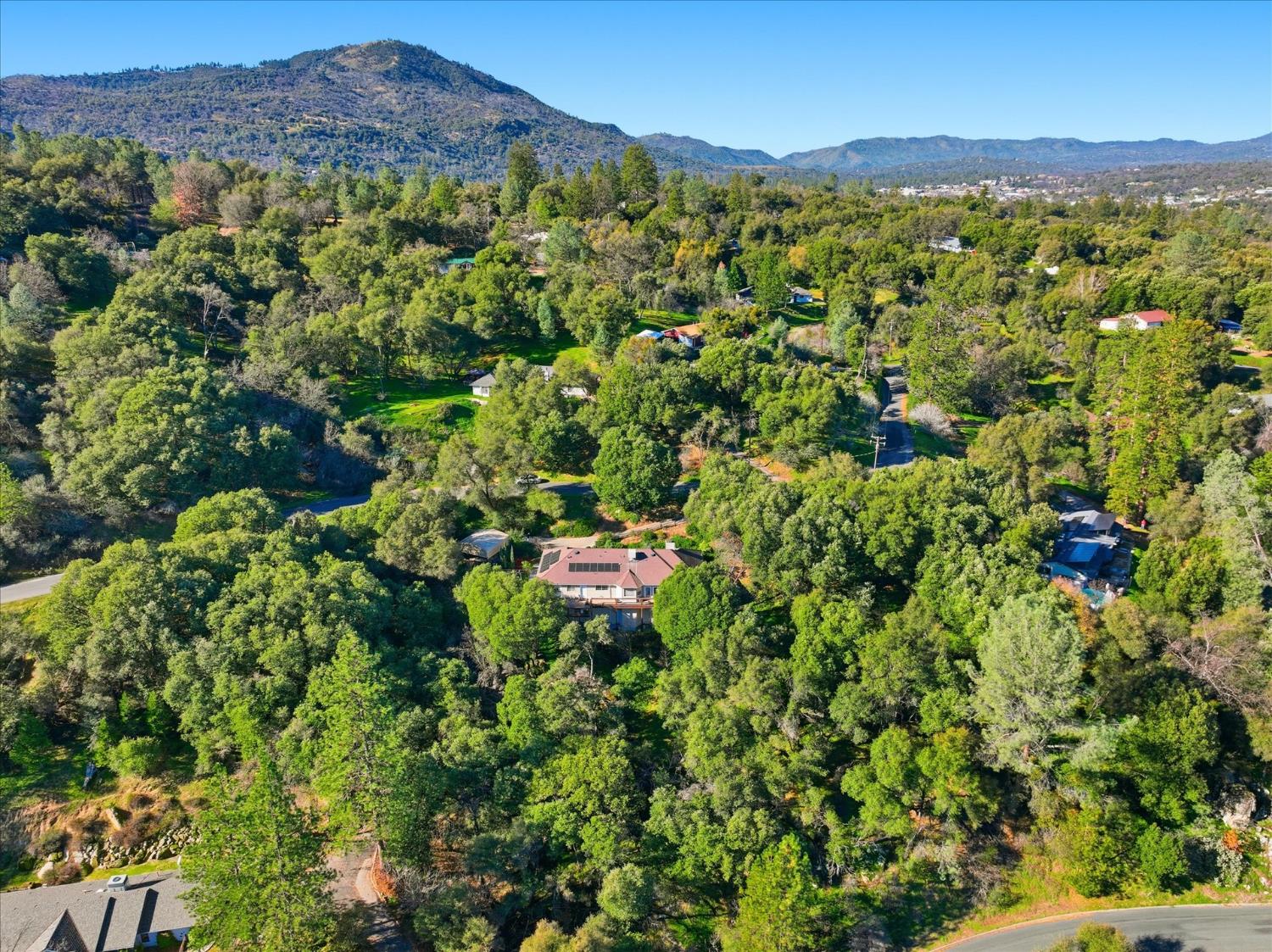 39309 Forest Park Ln, Oakhurst, CA 93644