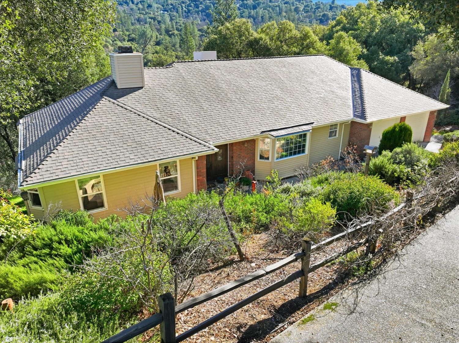 39309 Forest Park Ln, Oakhurst, CA 93644