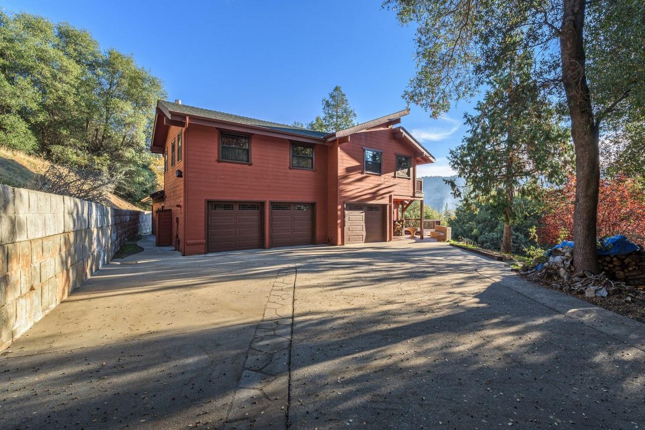 42203 Oak Ln, Oakhurst, CA 93644