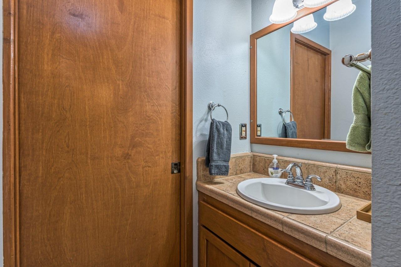 42203 Oak Ln, Oakhurst, CA 93644