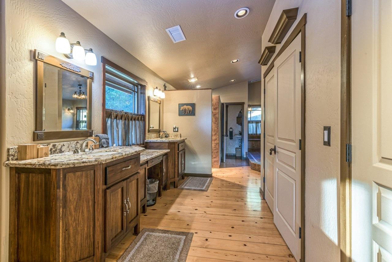 42203 Oak Ln, Oakhurst, CA 93644