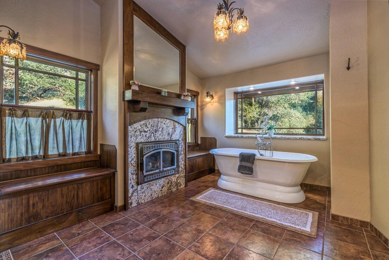 42203 Oak Ln, Oakhurst, CA 93644