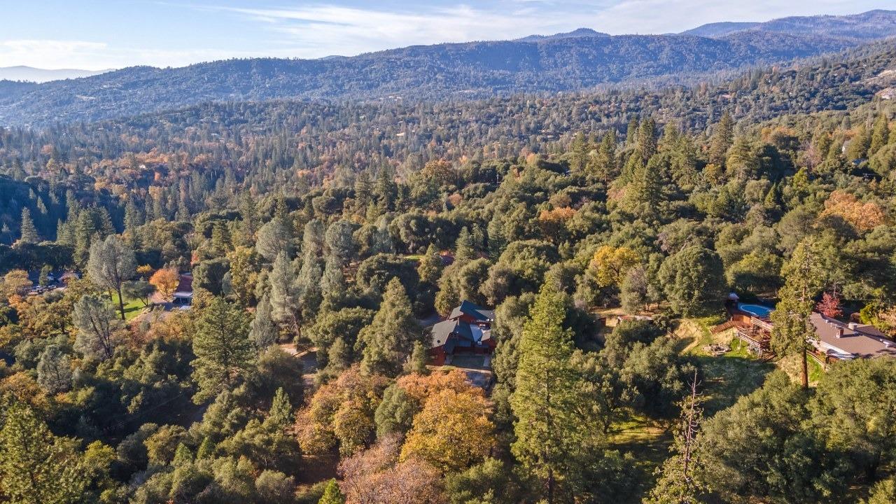 42203 Oak Ln, Oakhurst, CA 93644
