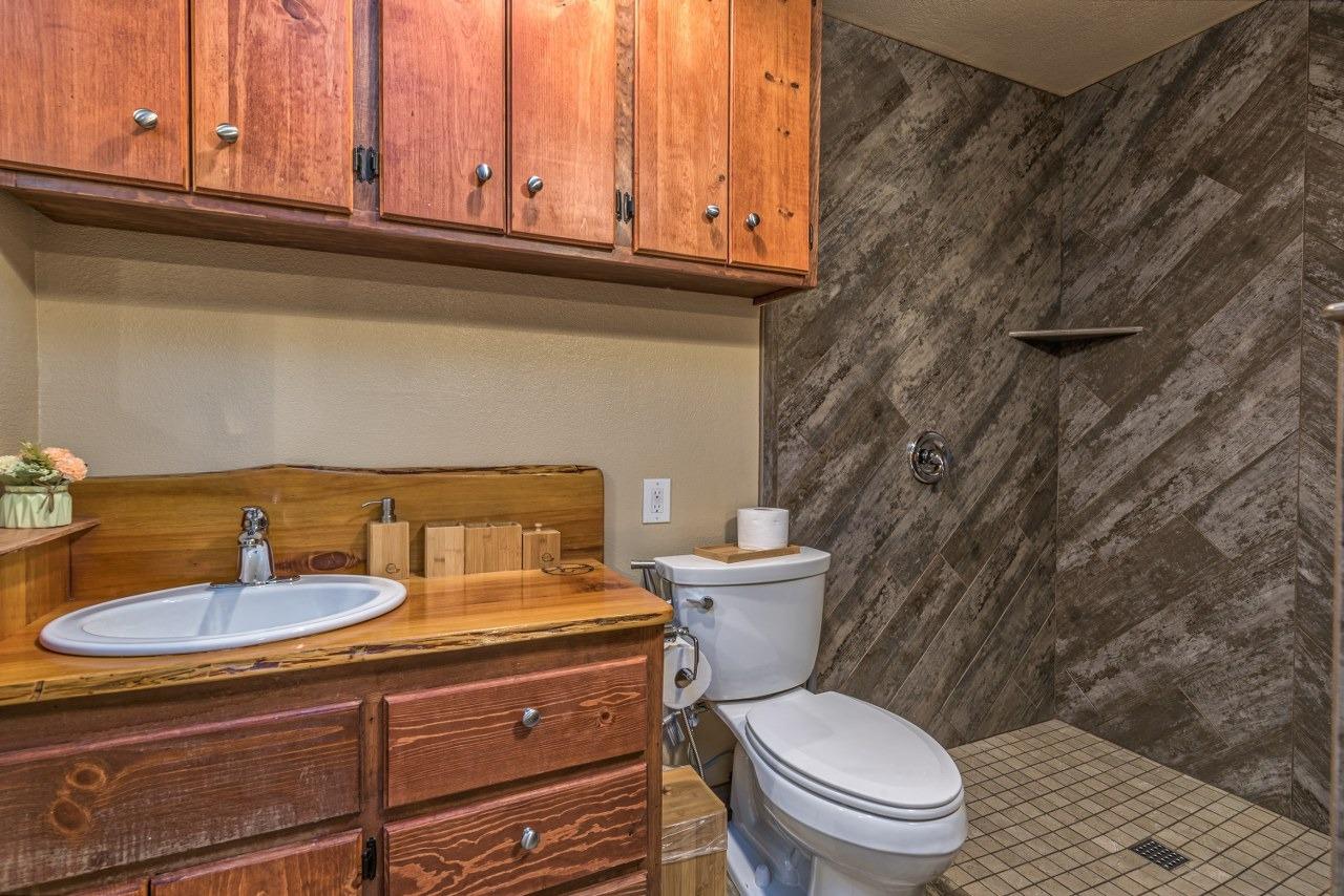 42203 Oak Ln, Oakhurst, CA 93644