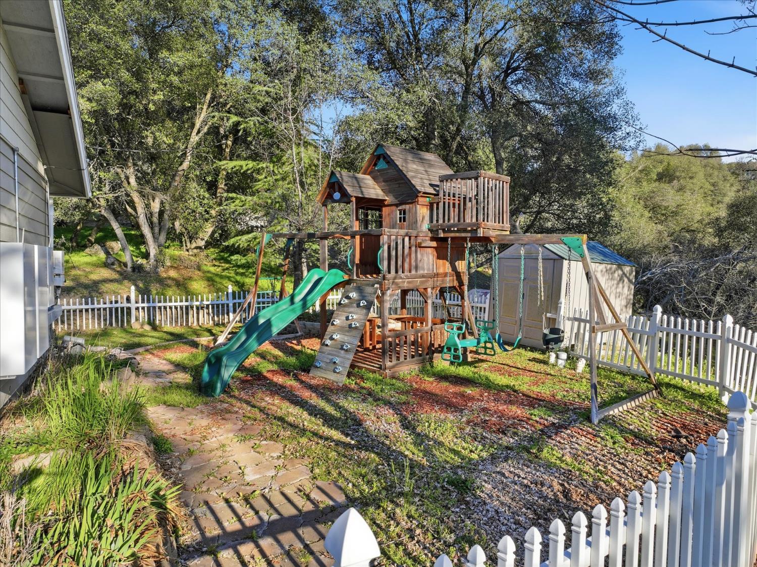 40182 Alerna Way, Oakhurst, CA 93644